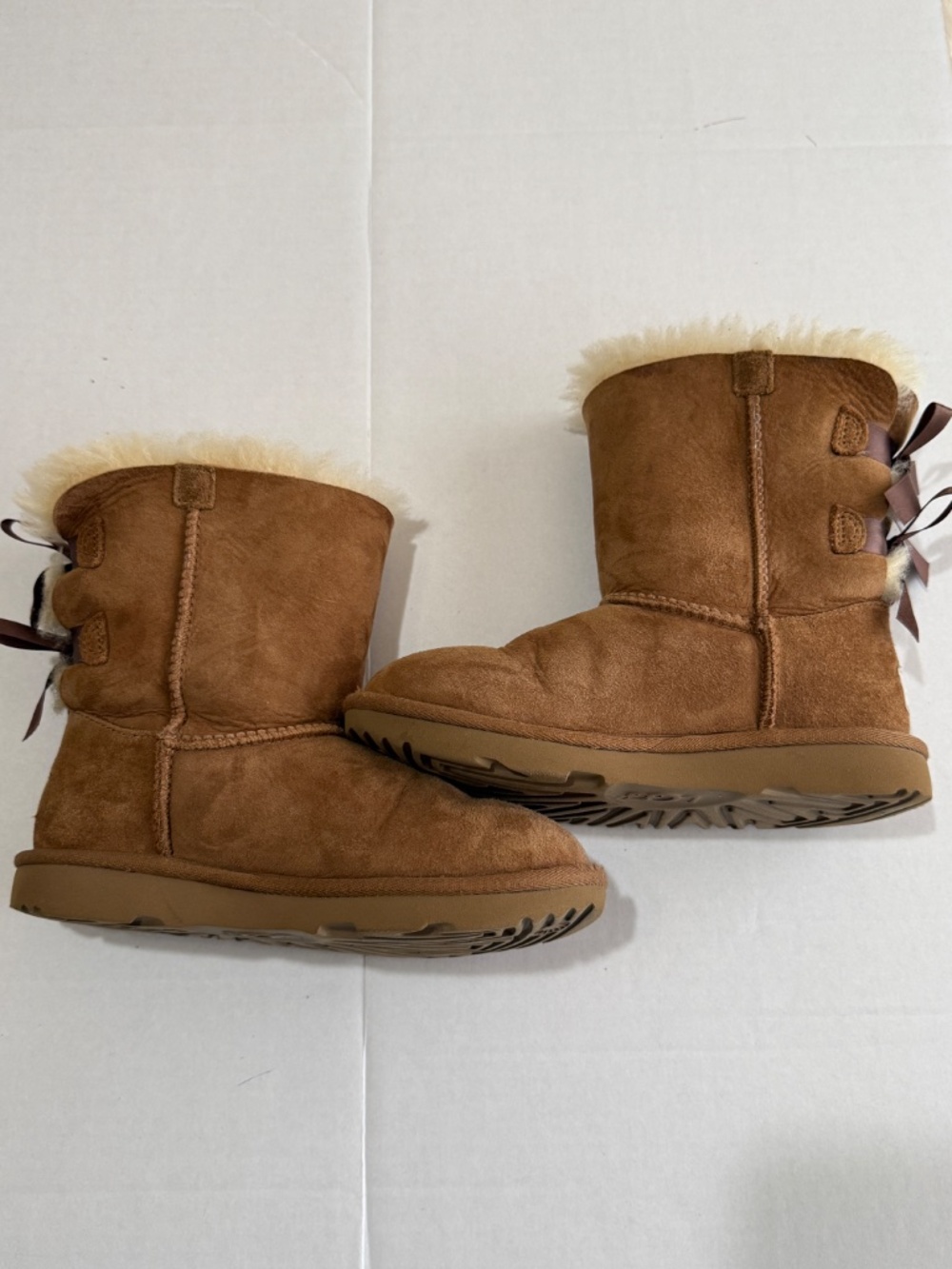 Girls UGG Bailey Bow ll Boot size 2 - Picture 3 of 13